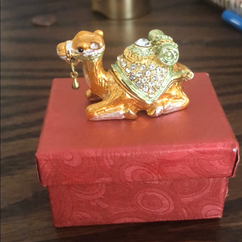 Mini Gold Camel Trinket! RARE! - Picture 3 of 4